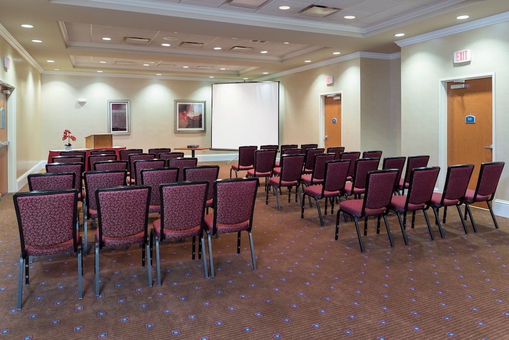 Holiday Inn Aurora North Naperville 26/33