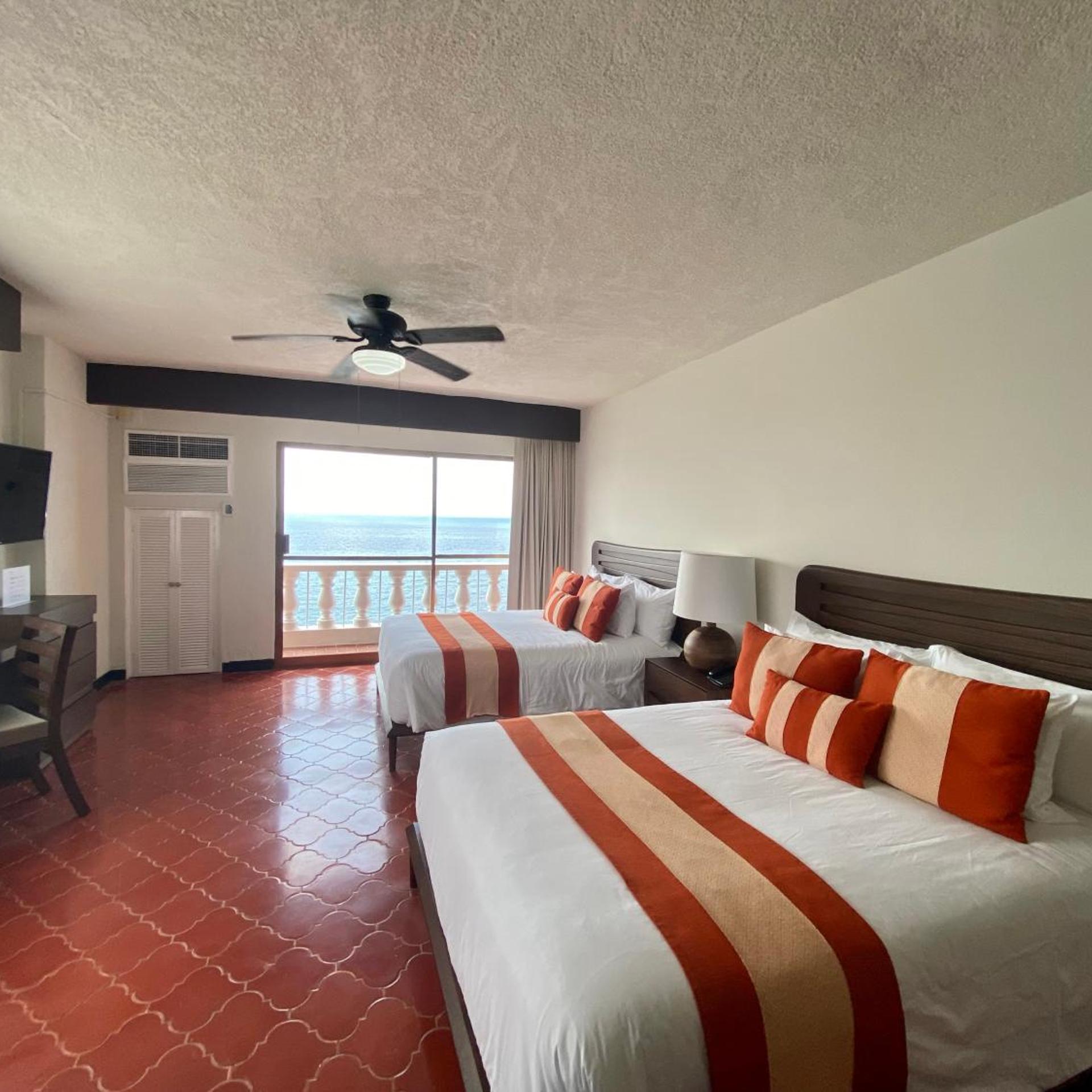 Deluxe, 2 Queen Beds, Ocean Front