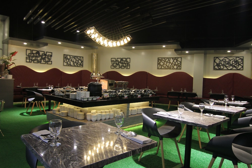 Eloisa Royal Suites 47/58