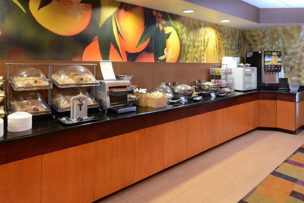 Fairfield Inn Suites By Marriott Roanoke Hollins I 81 21/26