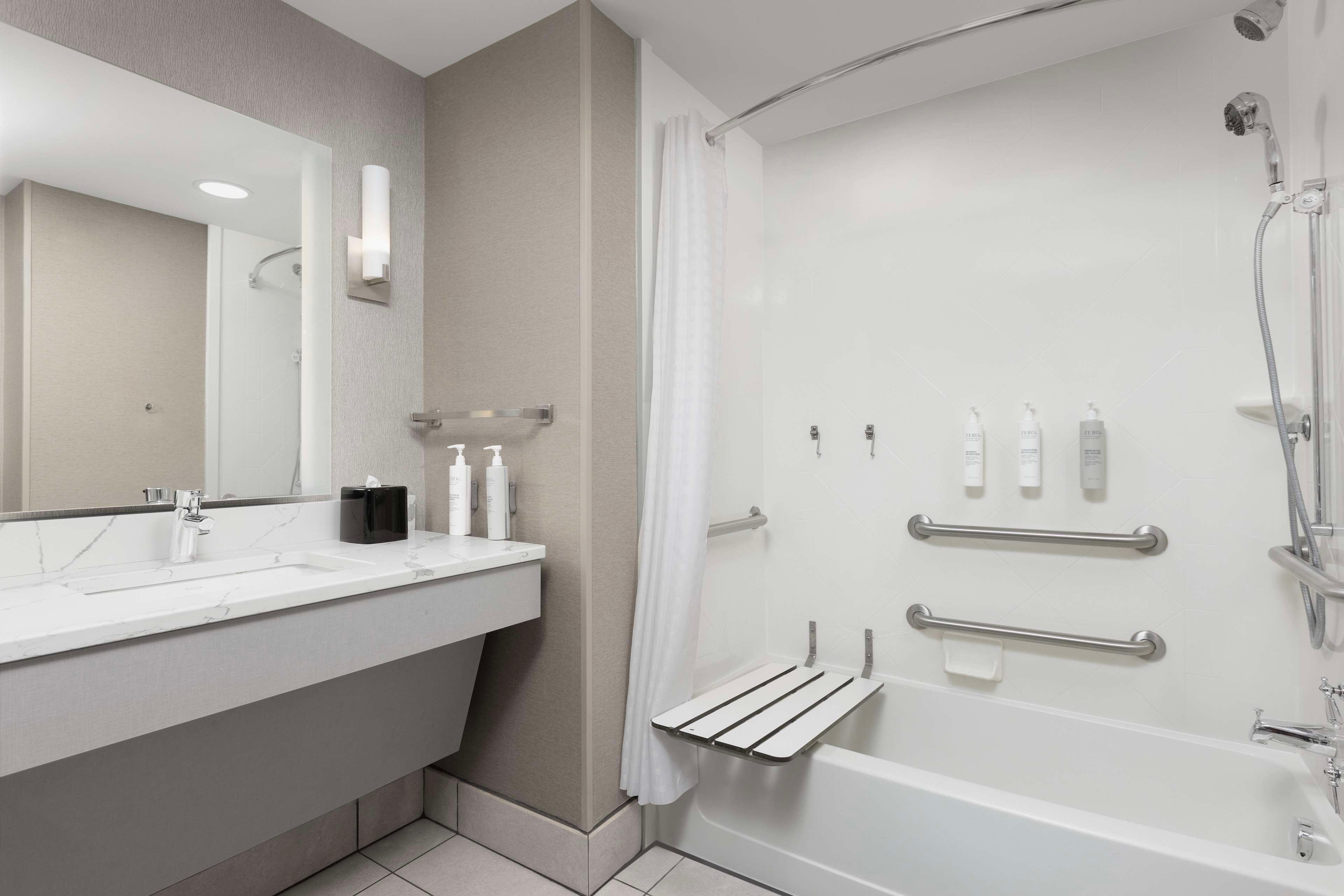 Room, 1 King or 2 Queen Beds, Sofa, Accessible, Homewood Suites by Hilton York 4/5