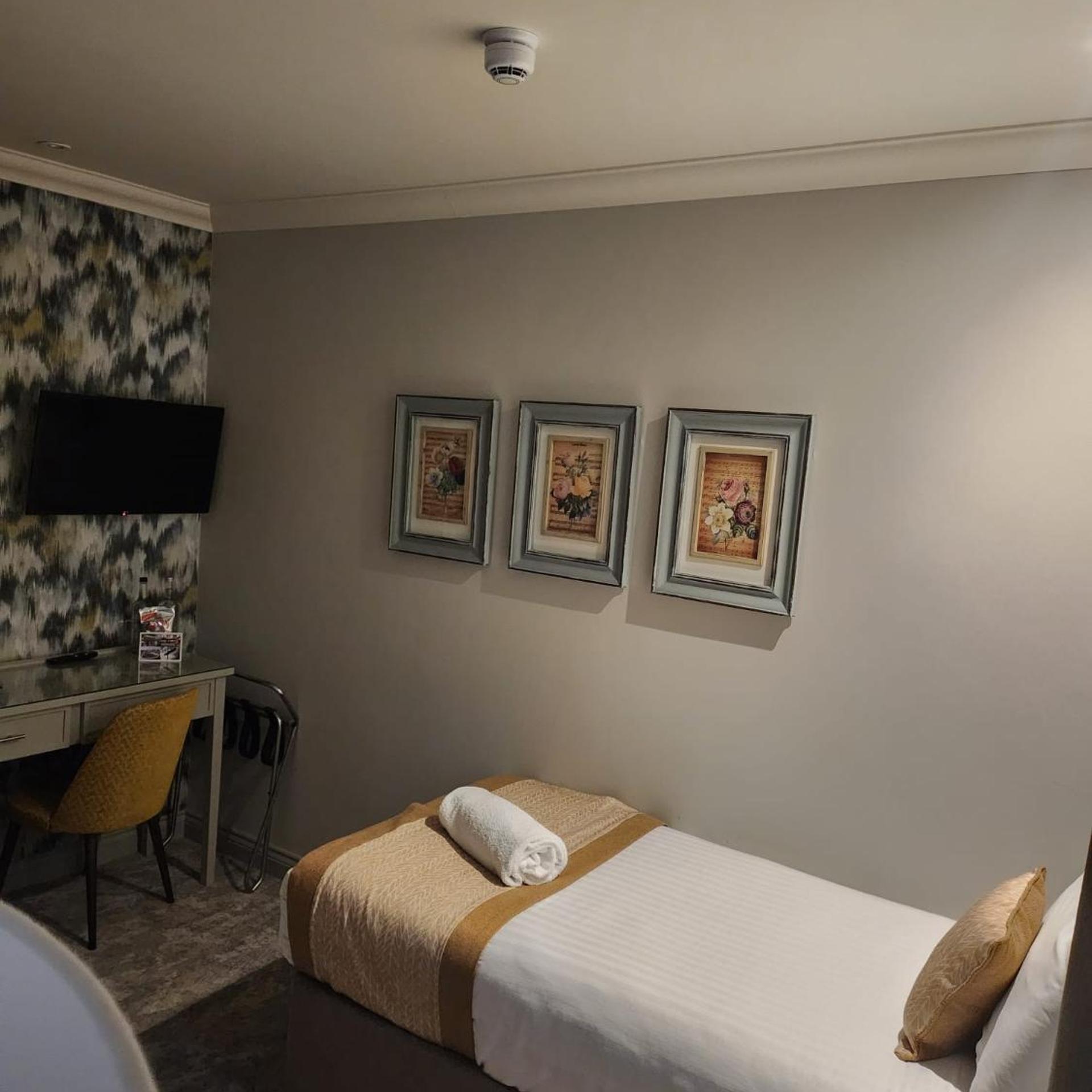 غرفة سوبيريور مفردة، The Caledonian Hotel 2/4