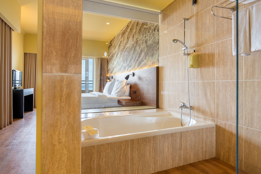 Calheta Beach by Savoy Signature 20/79