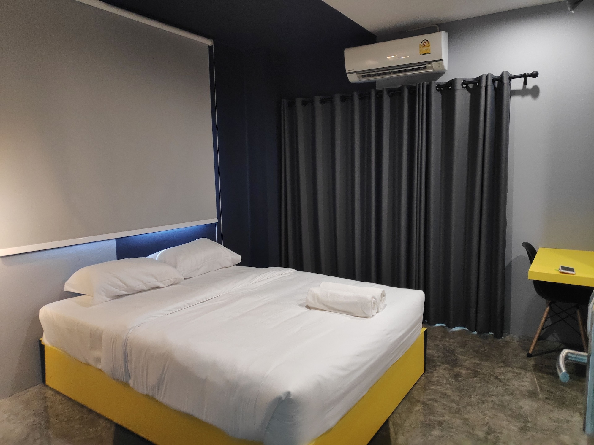 DELUXE, DOUBLE BED
