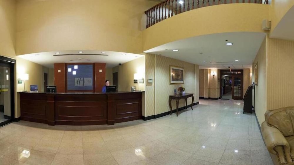 Holiday Inn Express & Suites North East 11/53