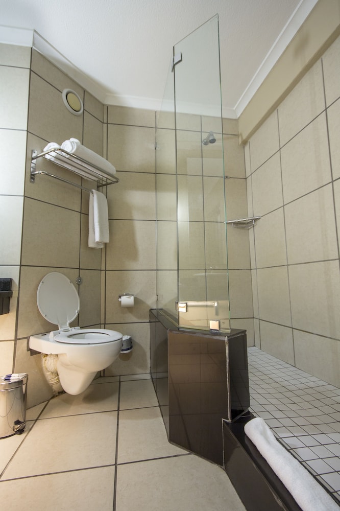 غرفة عائلية بسريرين كوين، The Oasis Hotel 3/3