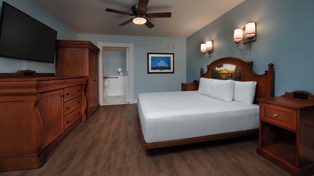 ROOM, KING BED