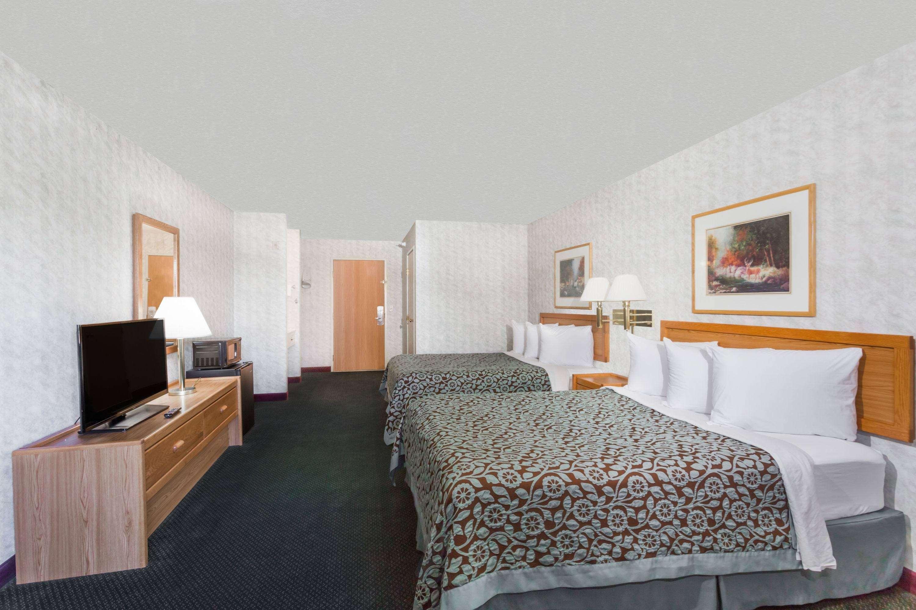Starlite Yellowstone, Tapestry Collection by Hilton detail
