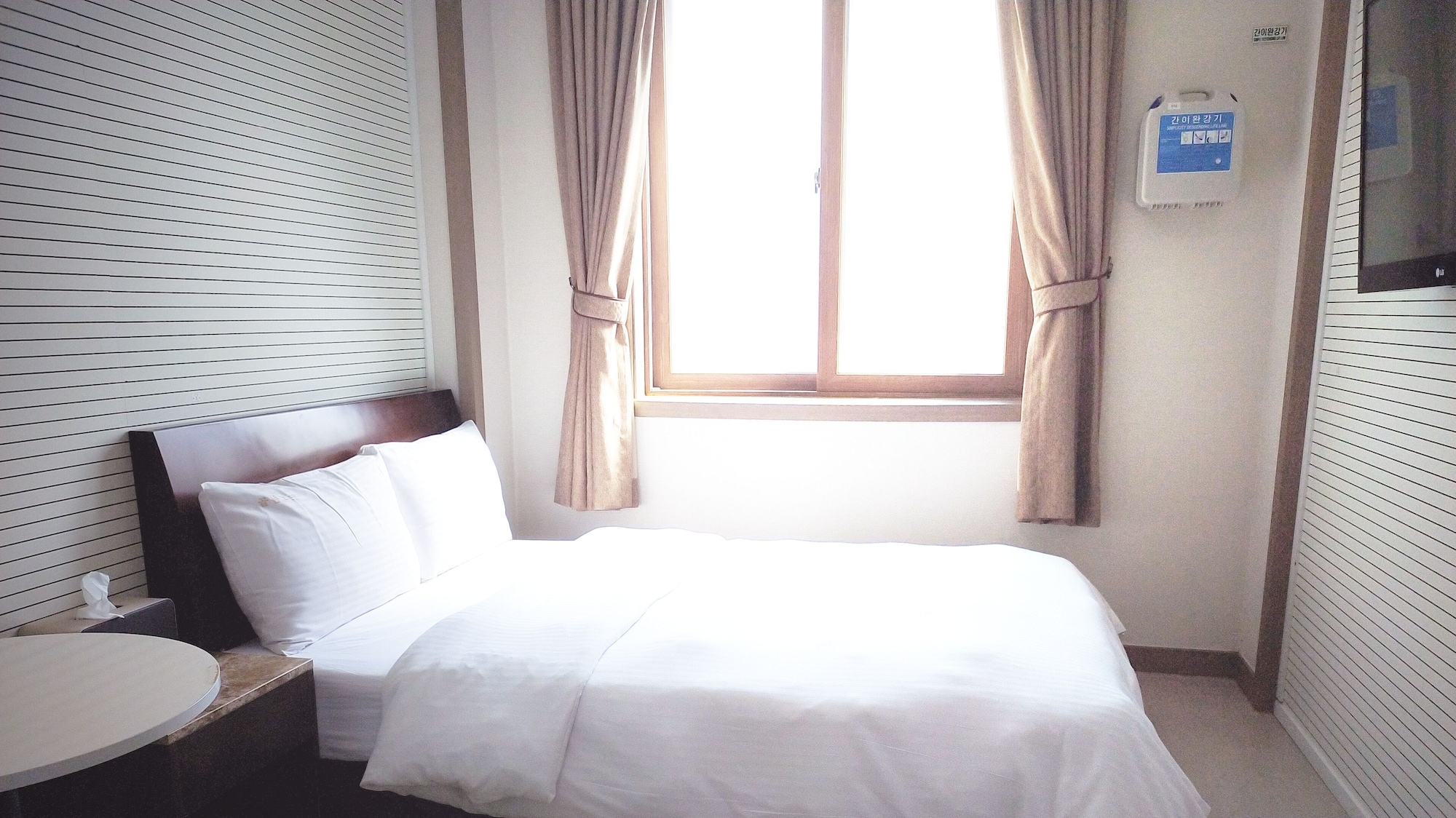 ROOM, DOUBLE BED
