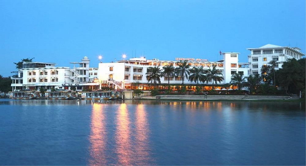 Huong Giang Hotel 75/77
