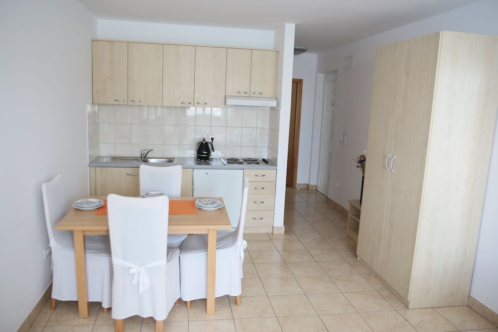 APARTMENTS TAMARIX - VINJERAC 11/50
