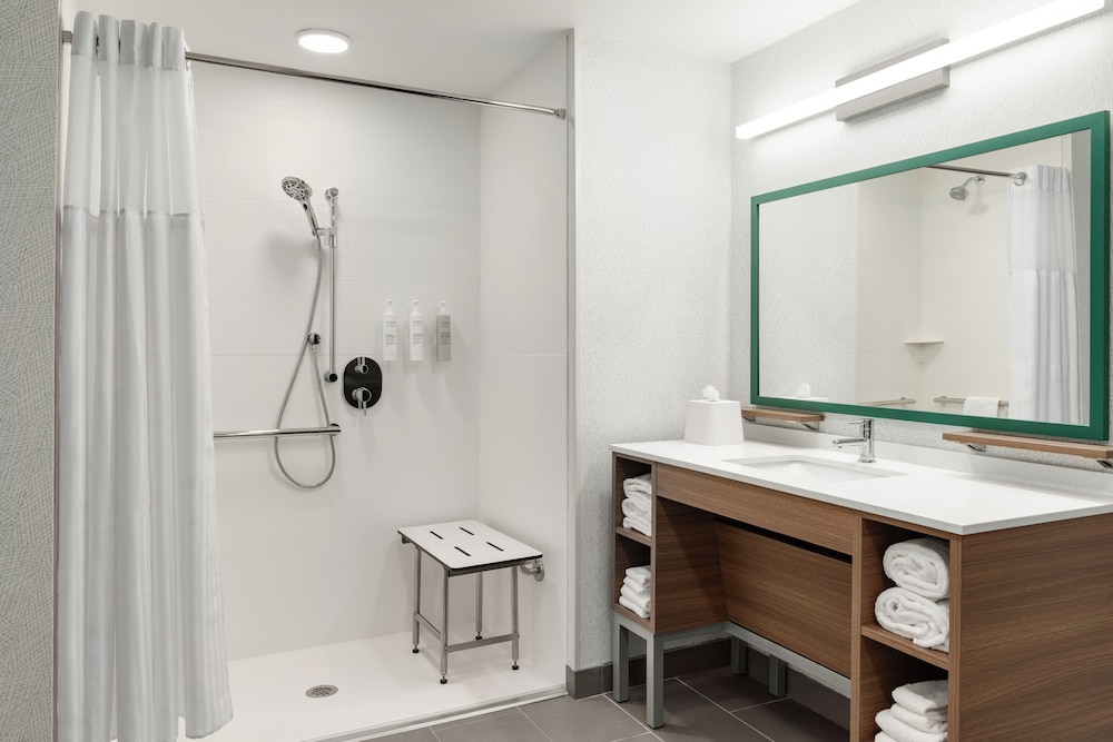 Home2 Suites by Hilton Denton 42/44