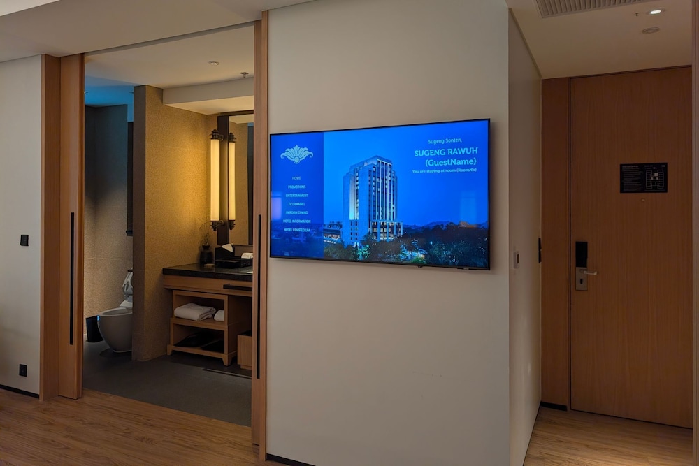 غرفة تنفيذية بسرير كينج، Hotel Tentrem Jakarta 6/9