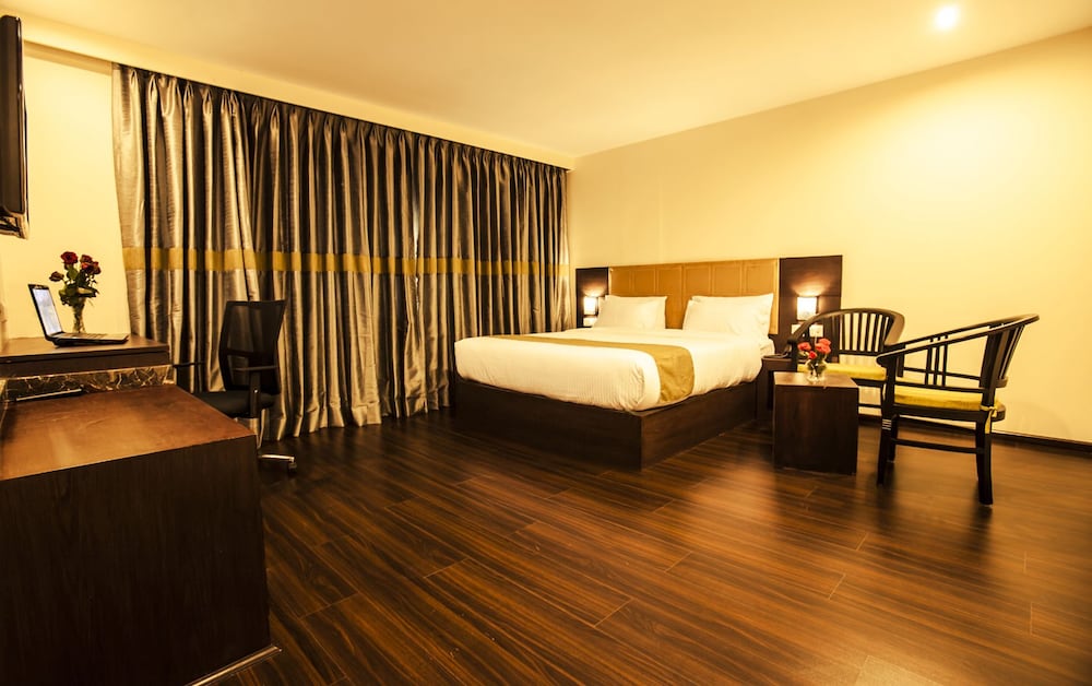 J HOTEL 12/40