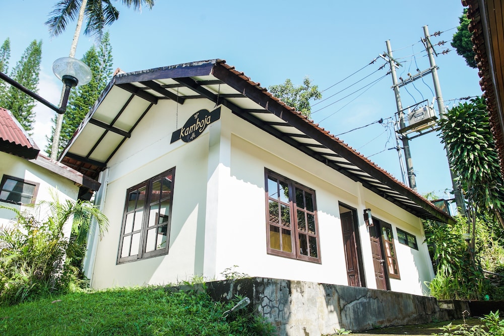 Royal Trawas Hotel & Cottages 1/55
