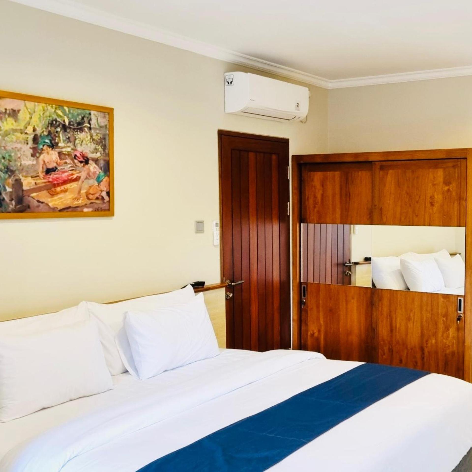 Victoria, Superior, King Bed