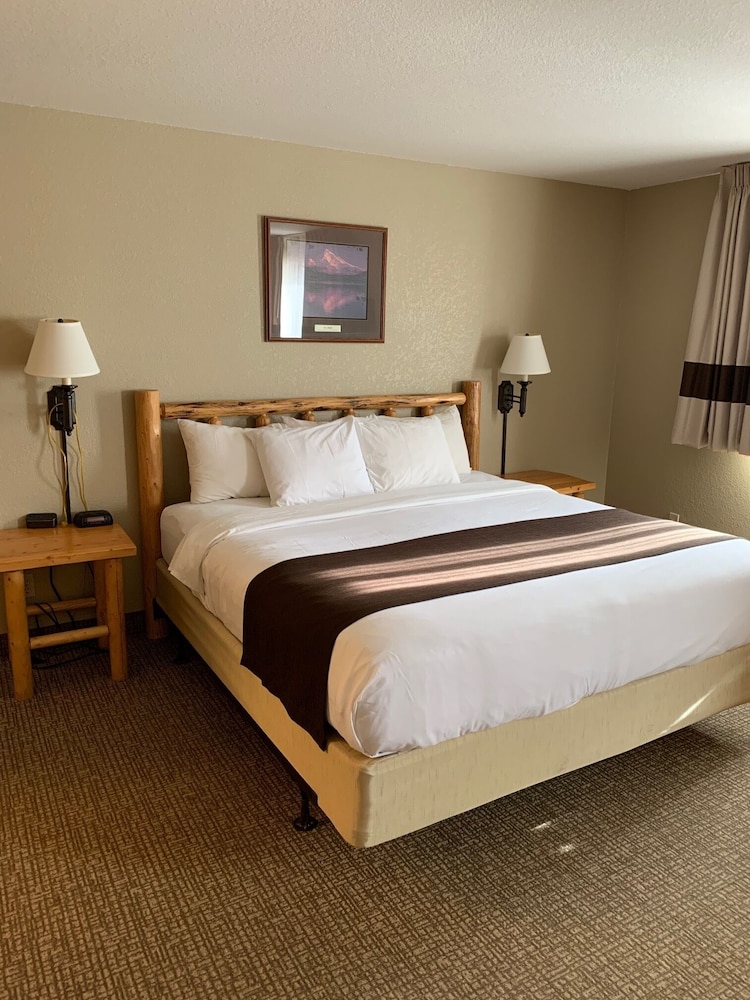 Antler Lodge 15/40