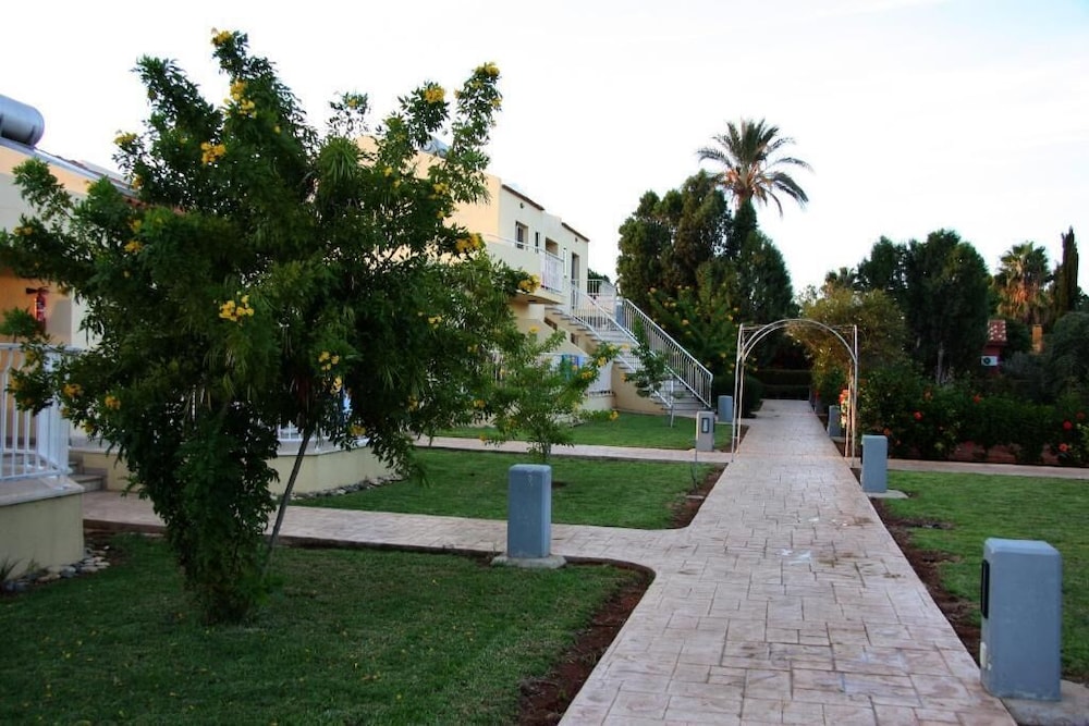 Makronisos Holiday Village 46/50