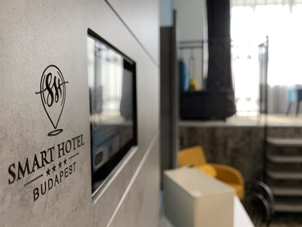 Smart Hotel Budapest 12/81