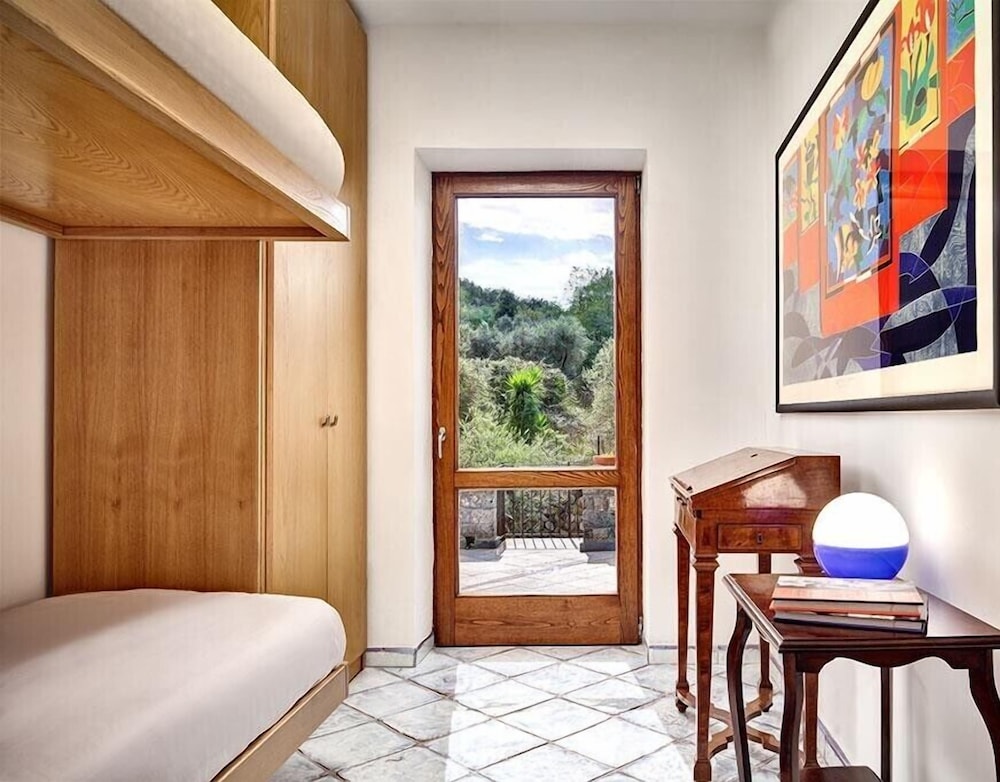 Villa Vesuvio 8/29