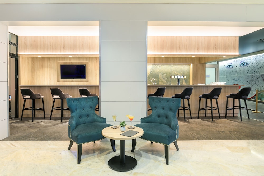 7 HOTEL AND FITNESS 54/72
