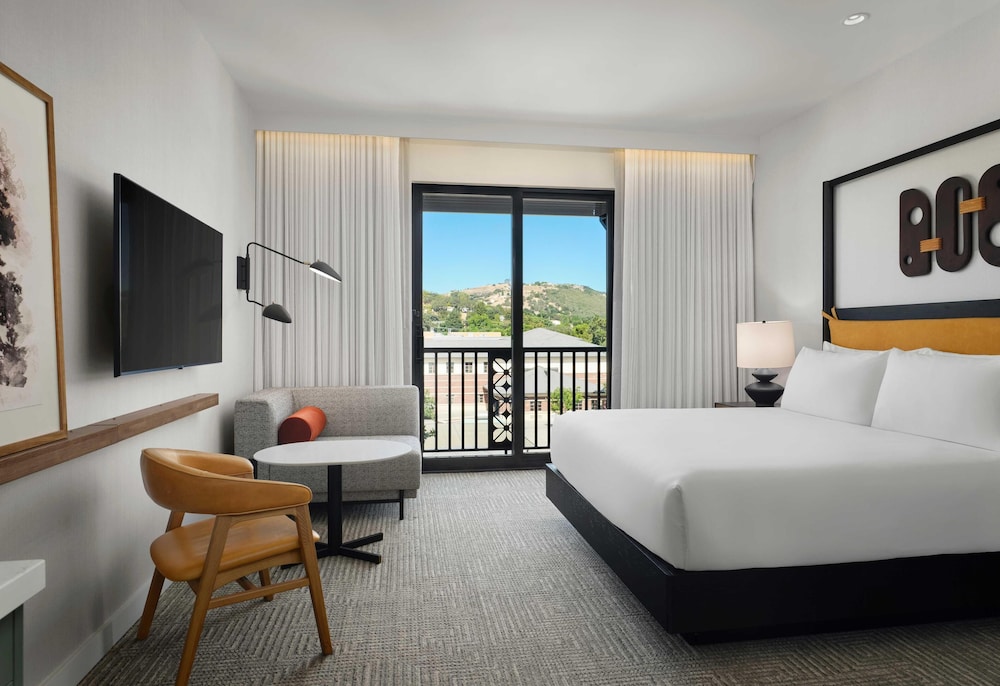 Jetted, King Bed, Balcony