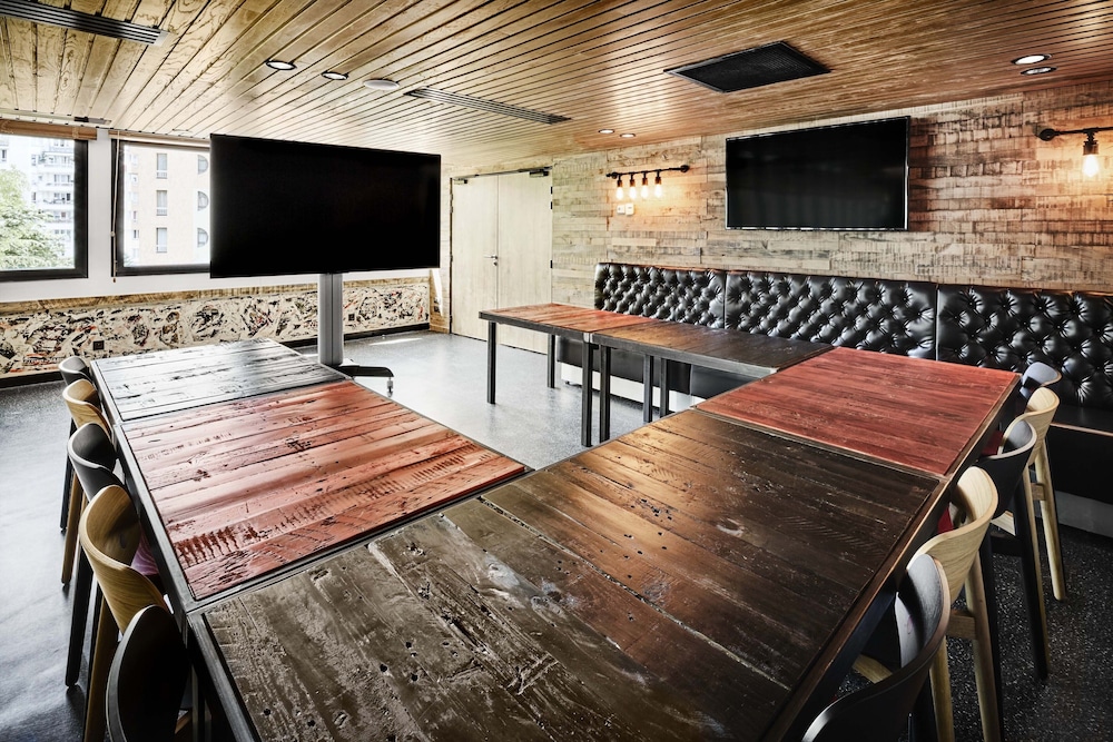 Generator Hostel Paris 67/74