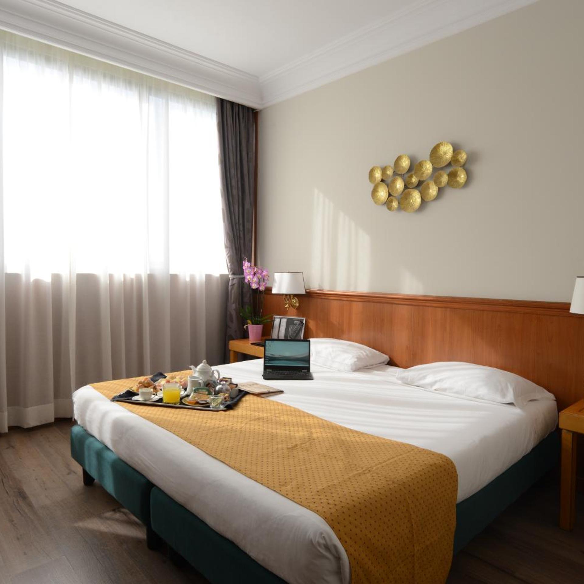 SUPERIOR, DOUBLE OR TWIN BED