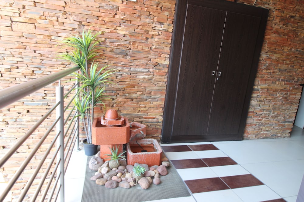 Alcazaba Lodges 8/50