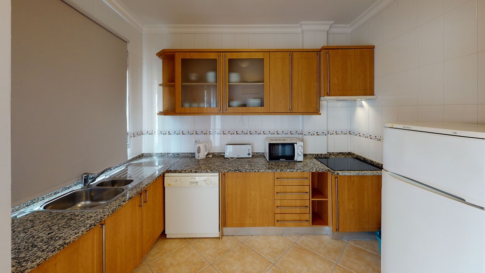 Praia Da Lota Resort Apartments 17/85