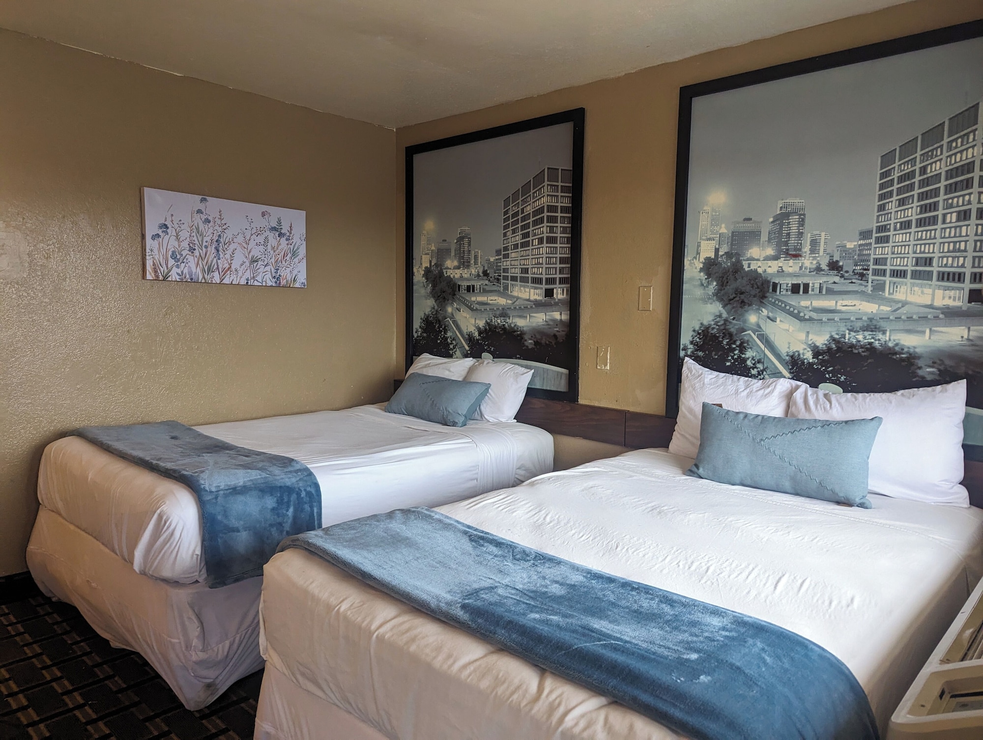 ECONOMY, DOUBLE OR TWIN BED