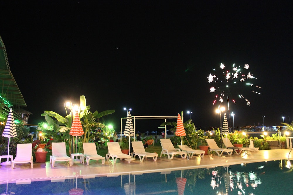 Adahan Otel Gumuldur 20/27