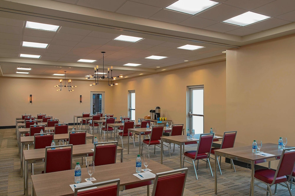 FOUR POINTS BY SHERATON MIDLAND 30/30