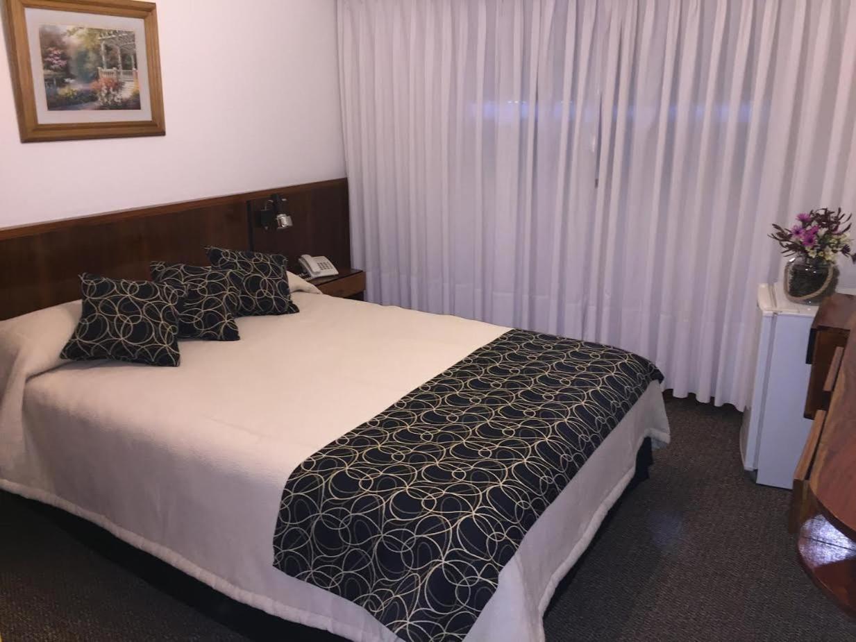 Hotel Morales 16/40