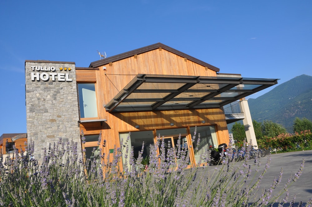 Tullio Hotel 4/47