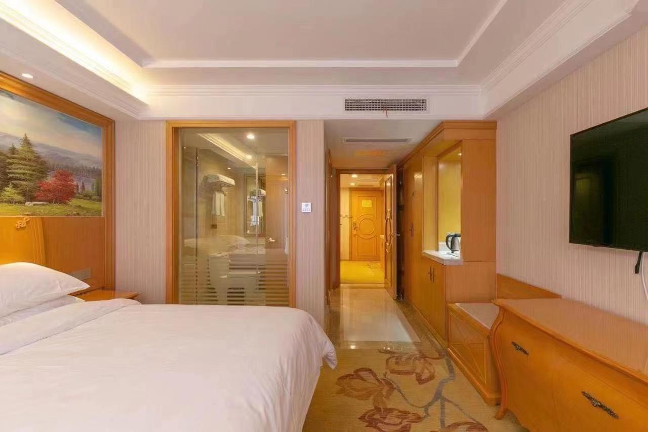 Vienna International Hotel (Shanghai New International Expo Center) 12/27