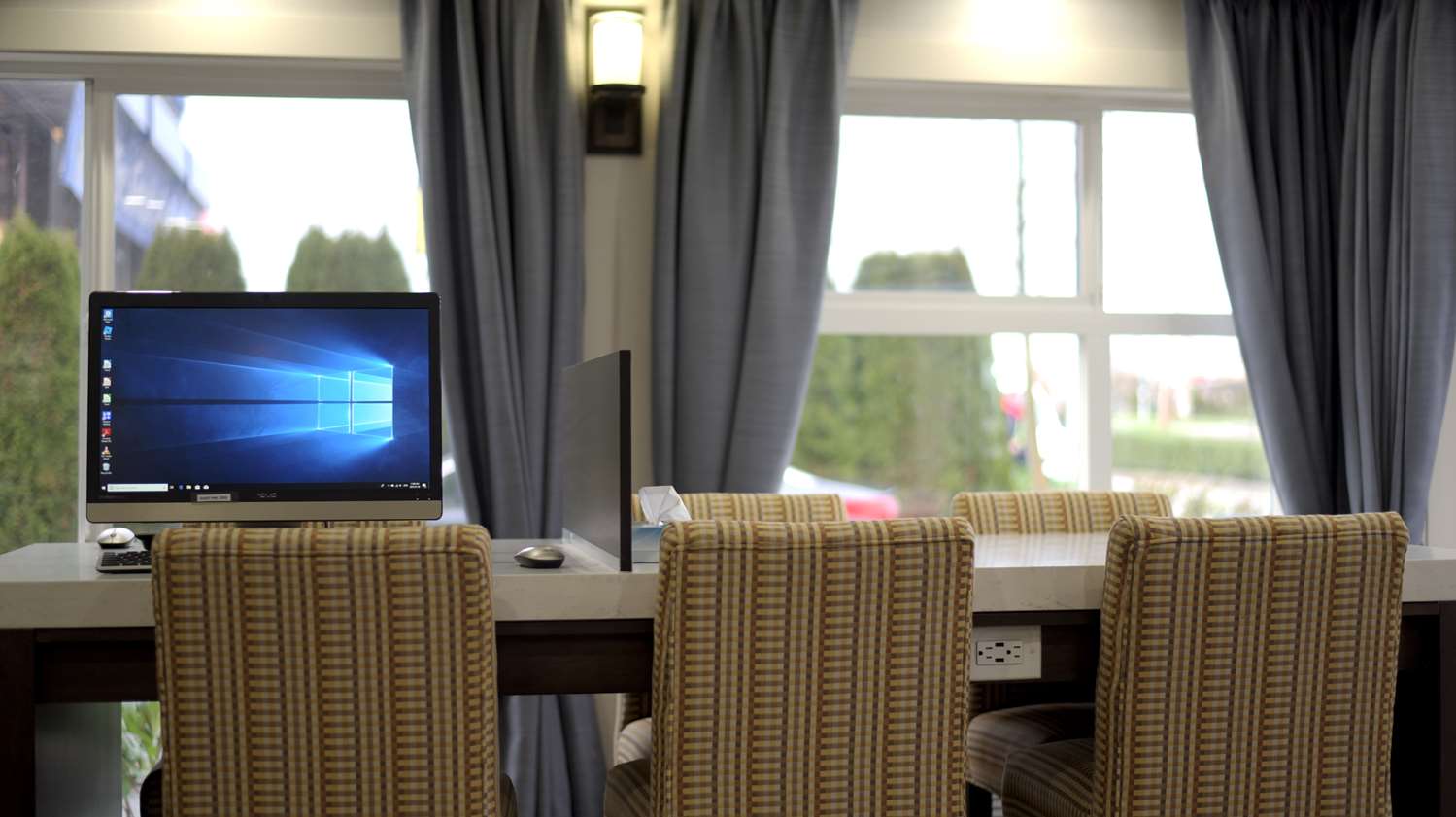 Best Western Peace Arch Inn 50/55