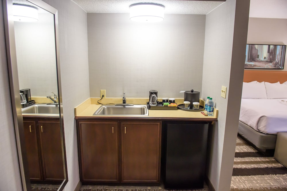 Crowne Plaza Dulles Airport 56/72