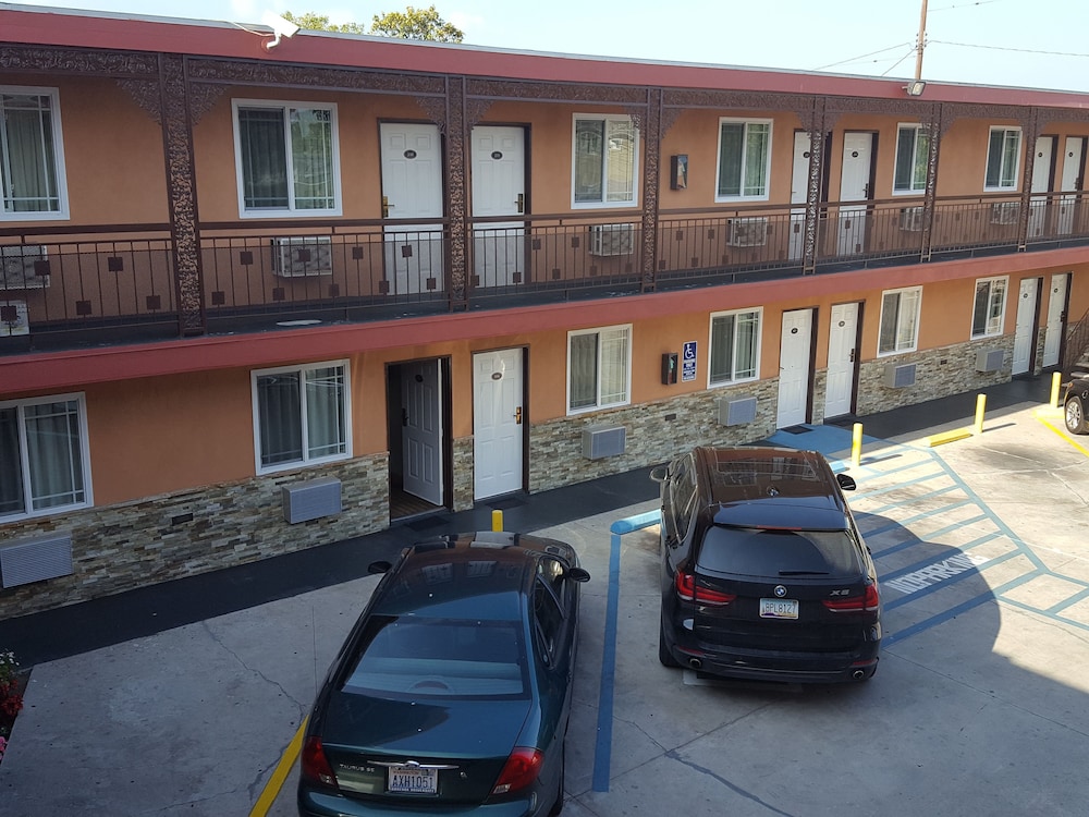 Travel Inn Motel 23/34