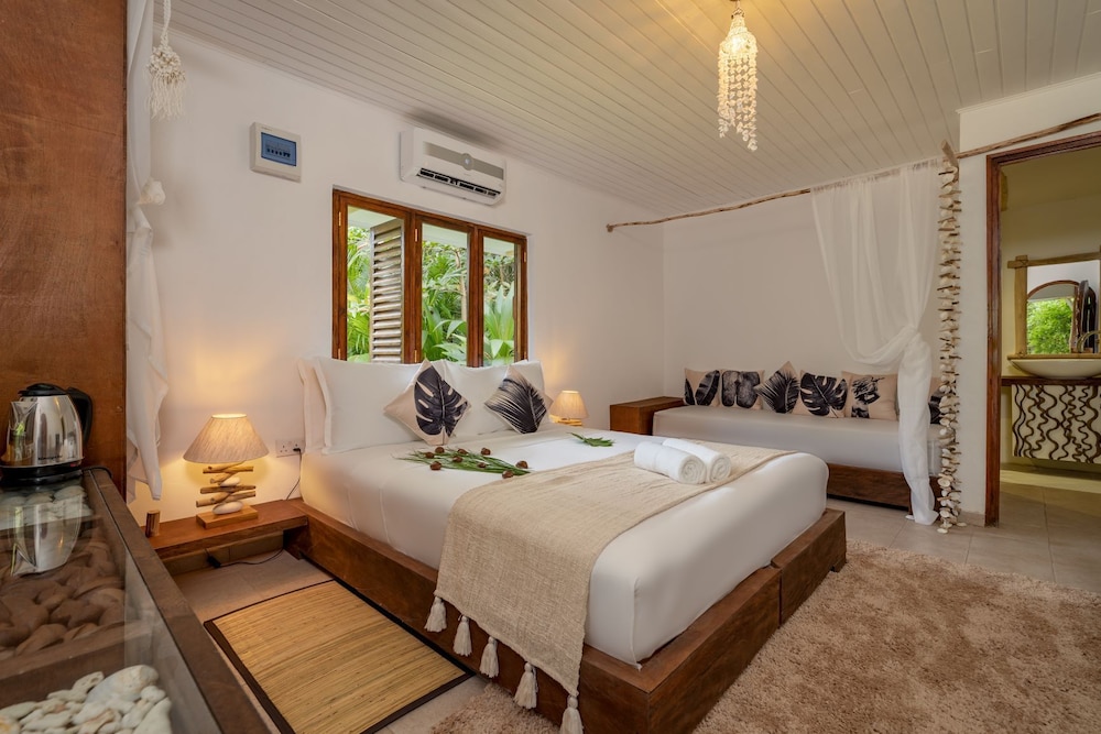 Bliss Praslin Seychelles 9/68