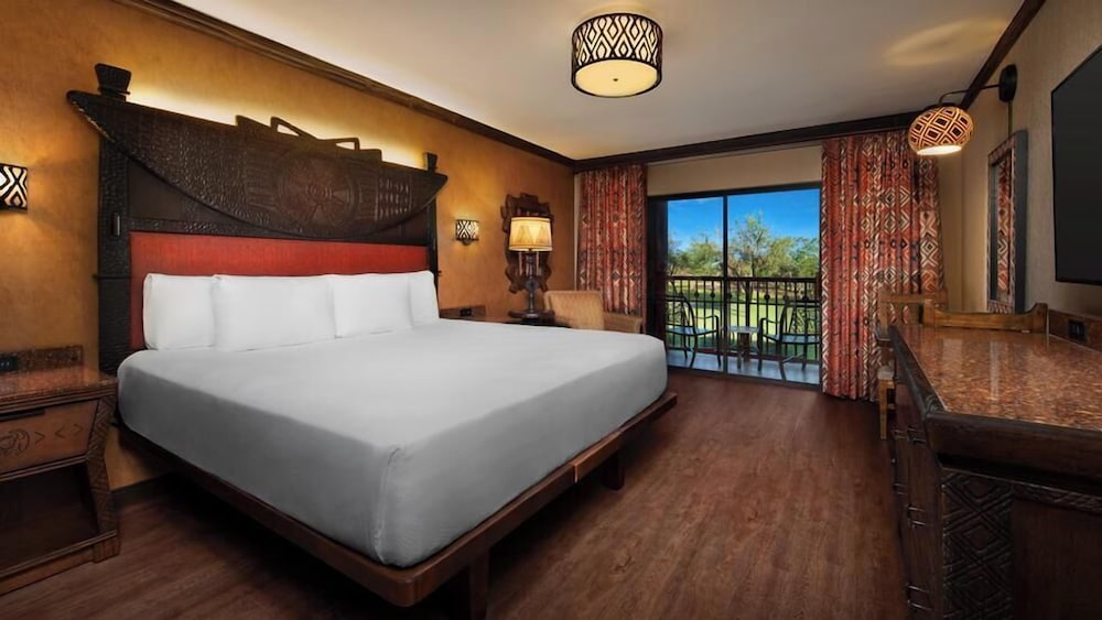 2 Bedrooms, Suite, King Bed, 2 Queen Beds, Sofa, Club Floor