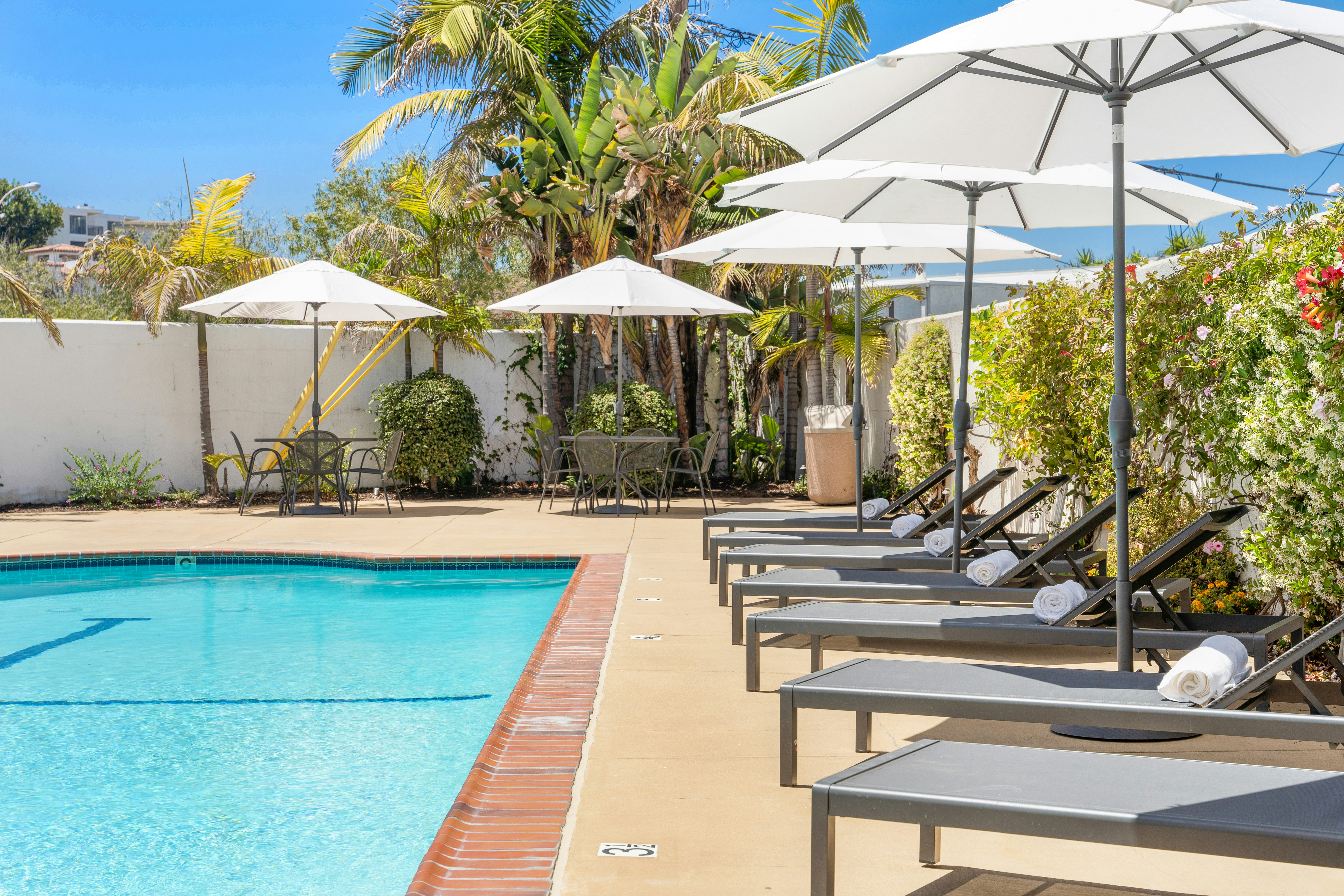 Casablanca Inn 70/71