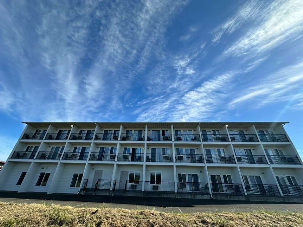 Coratel Inn and Suites By Jasper Ocean Shores 2/50