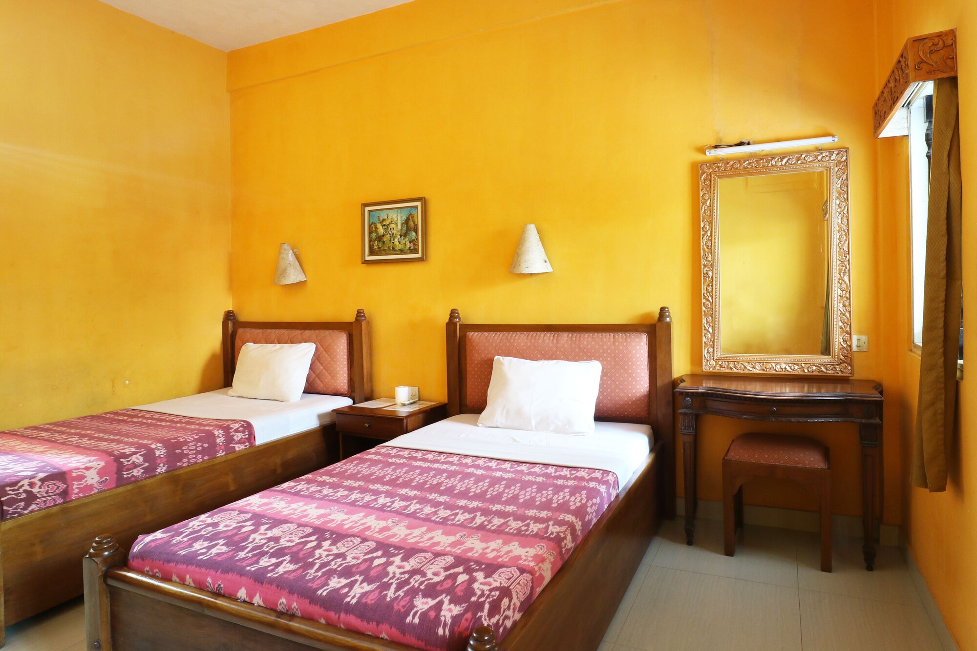DELUXE, TWIN BEDS