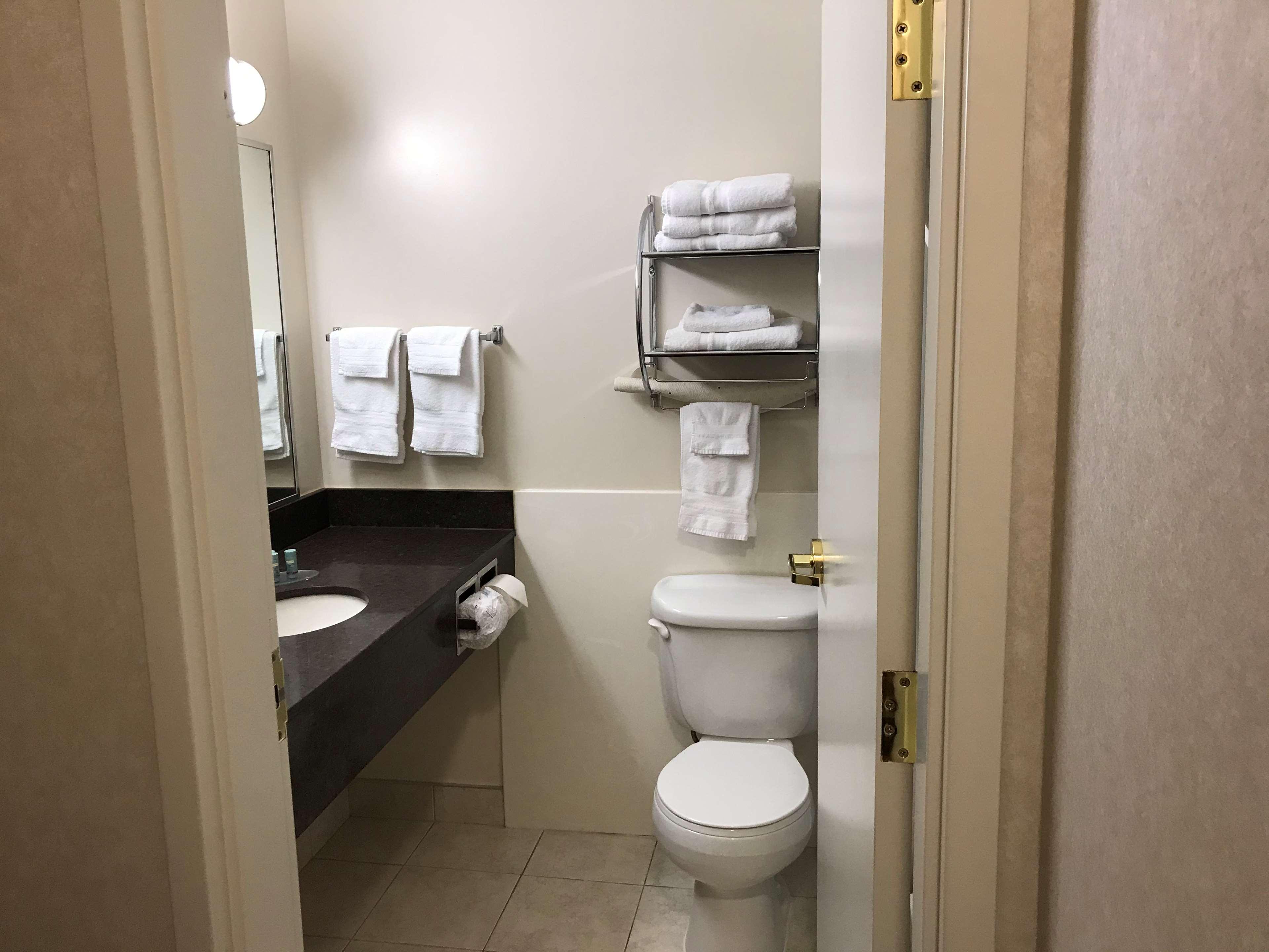 غرفة بزنس بسريرين كوين، Best Western Thunder Bay Crossroads 8/8