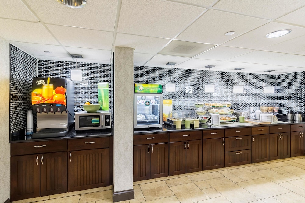 Quality Inn & Suites Arden Hills - Saint Paul North 27/37