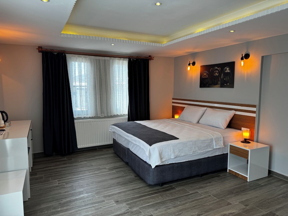 Lopera Beach Hotel 12/50