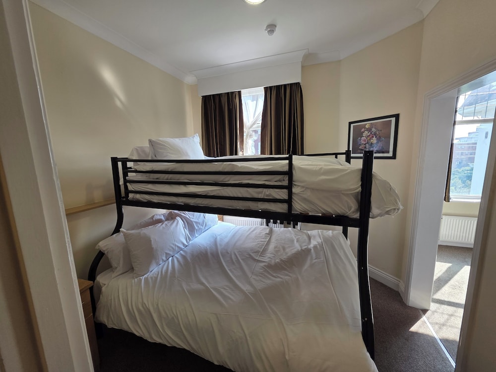 FAMILY, QUADRUPLE, MULTIPLE BEDS