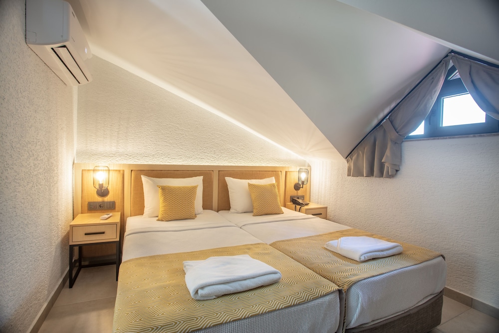 2 BEDROOMS, LOFT, SUPERIOR, JETTED TUB, ANNEX