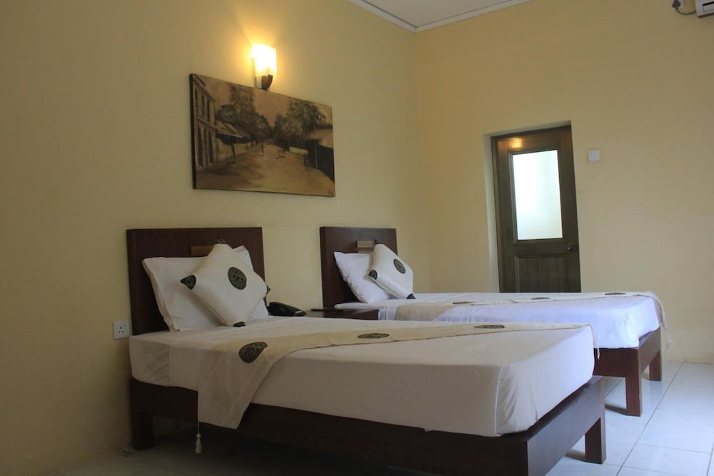 Grand 7 Hotel Thalawathugoda (ex Seven Eleven Hotel) 17/43